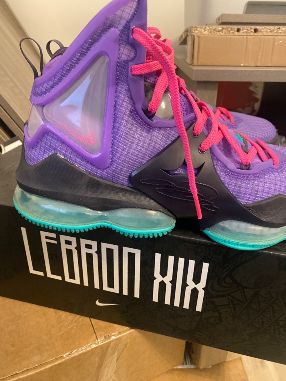 LeBron XIX - Picture 3 of 5